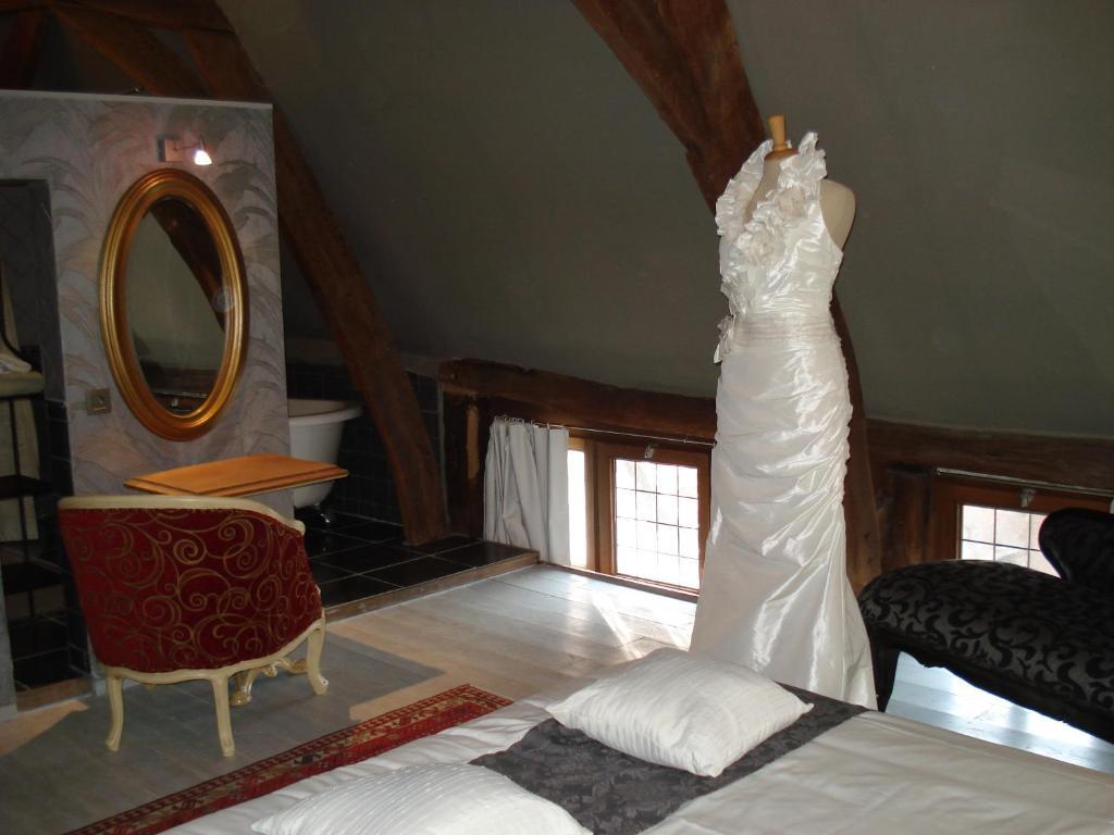 Aparthotel De Beek Anno 1410 Sint-Truiden Room photo